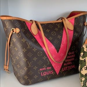 New listing. Limited Edition pink”V” bag. Grenade